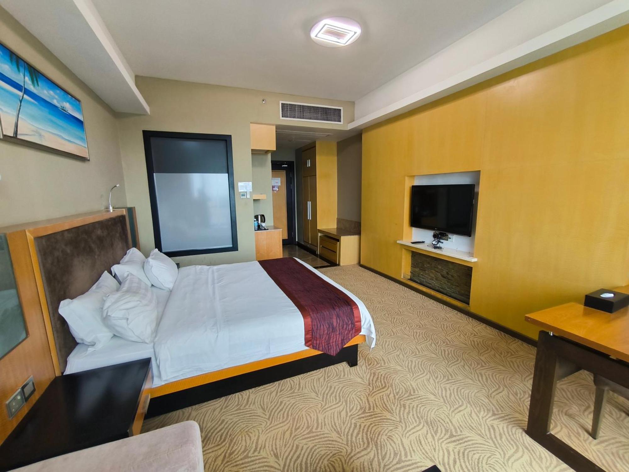 Meritz Hotel Miri Bagian luar foto