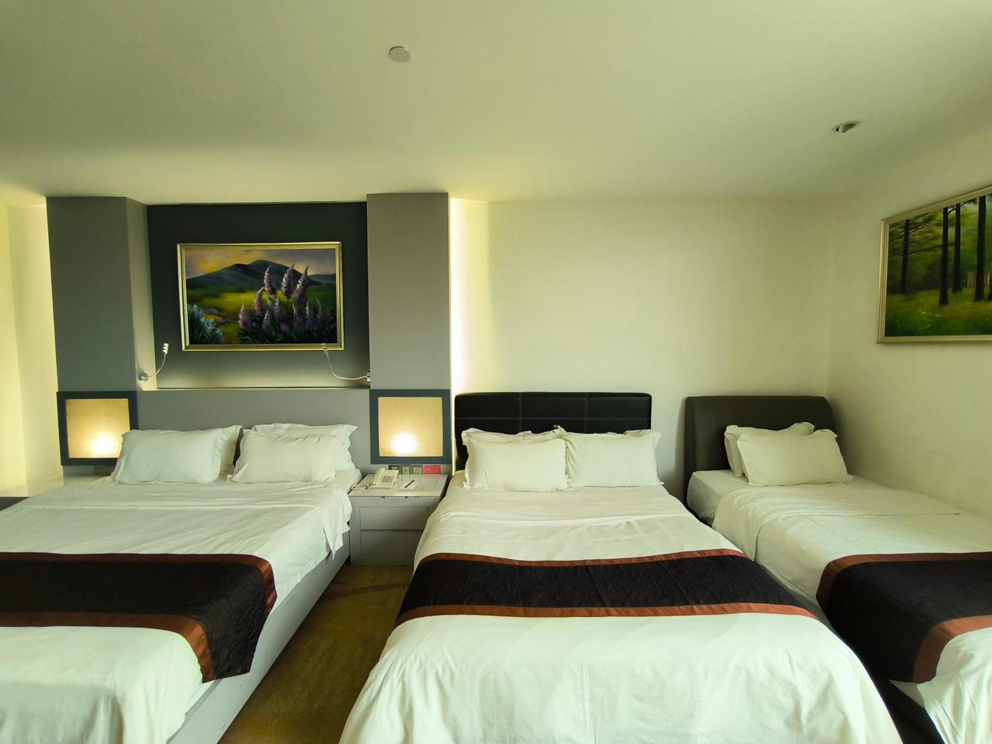 Meritz Hotel Miri Bagian luar foto