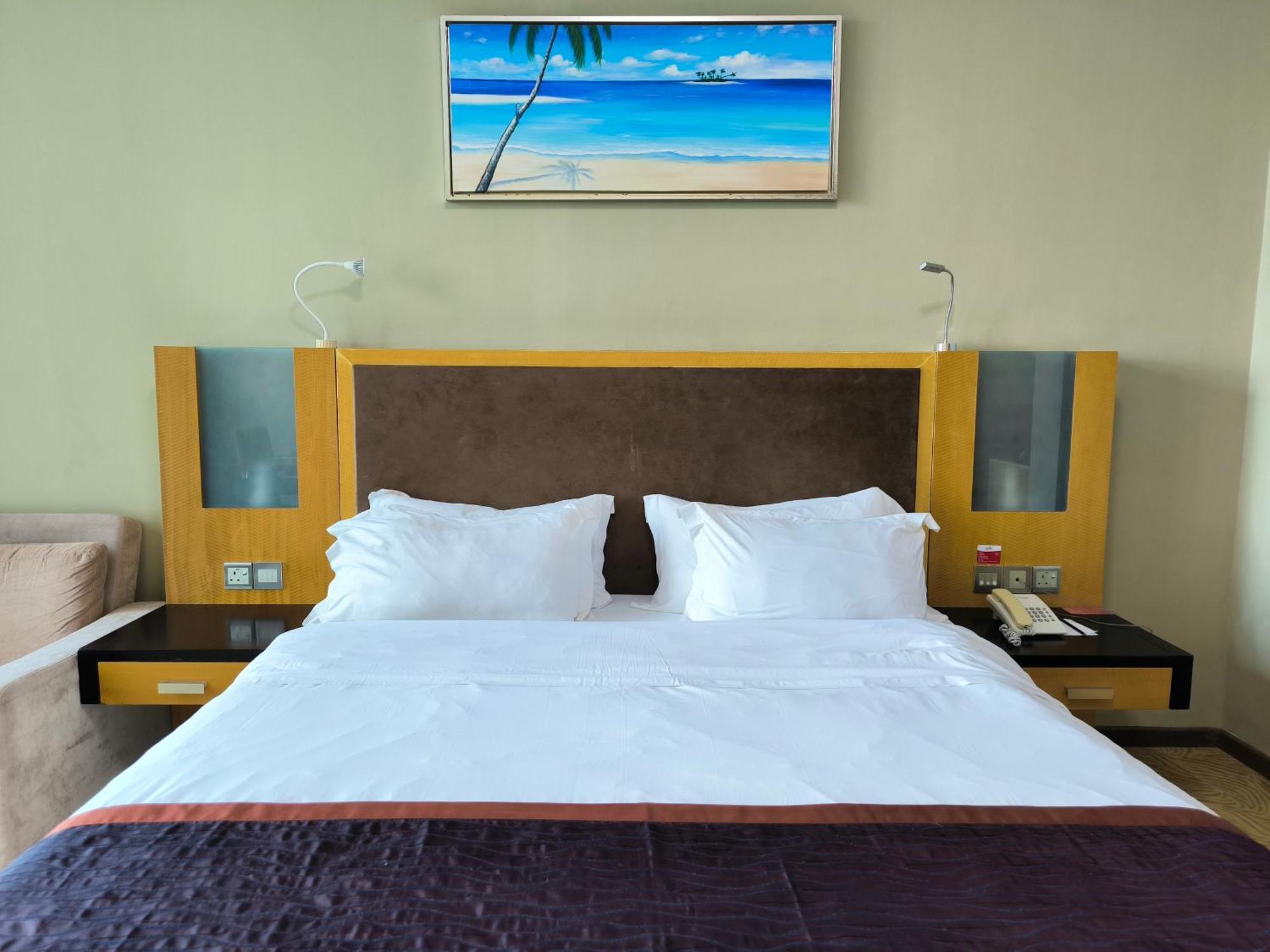 Meritz Hotel Miri Bagian luar foto