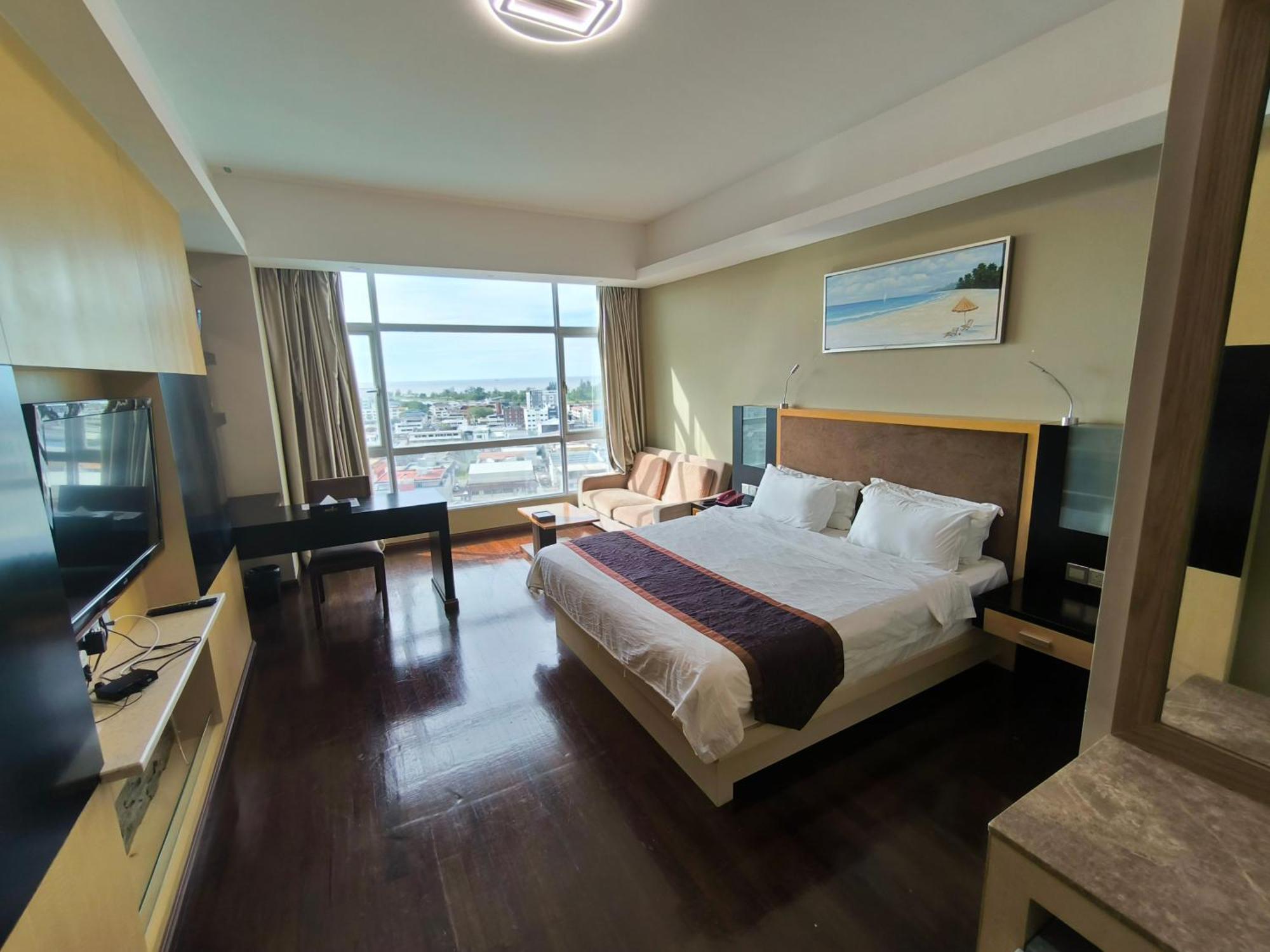 Meritz Hotel Miri Bagian luar foto