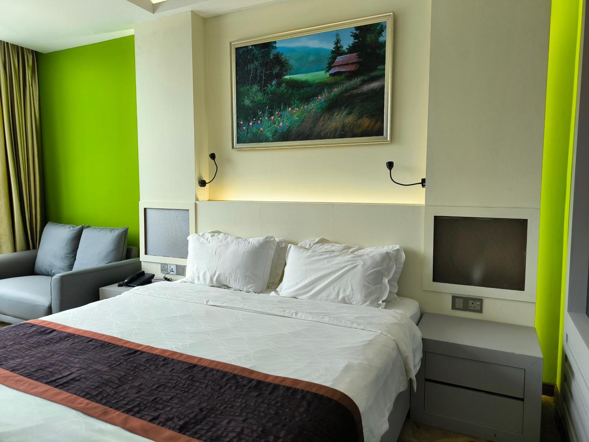 Meritz Hotel Miri Bagian luar foto