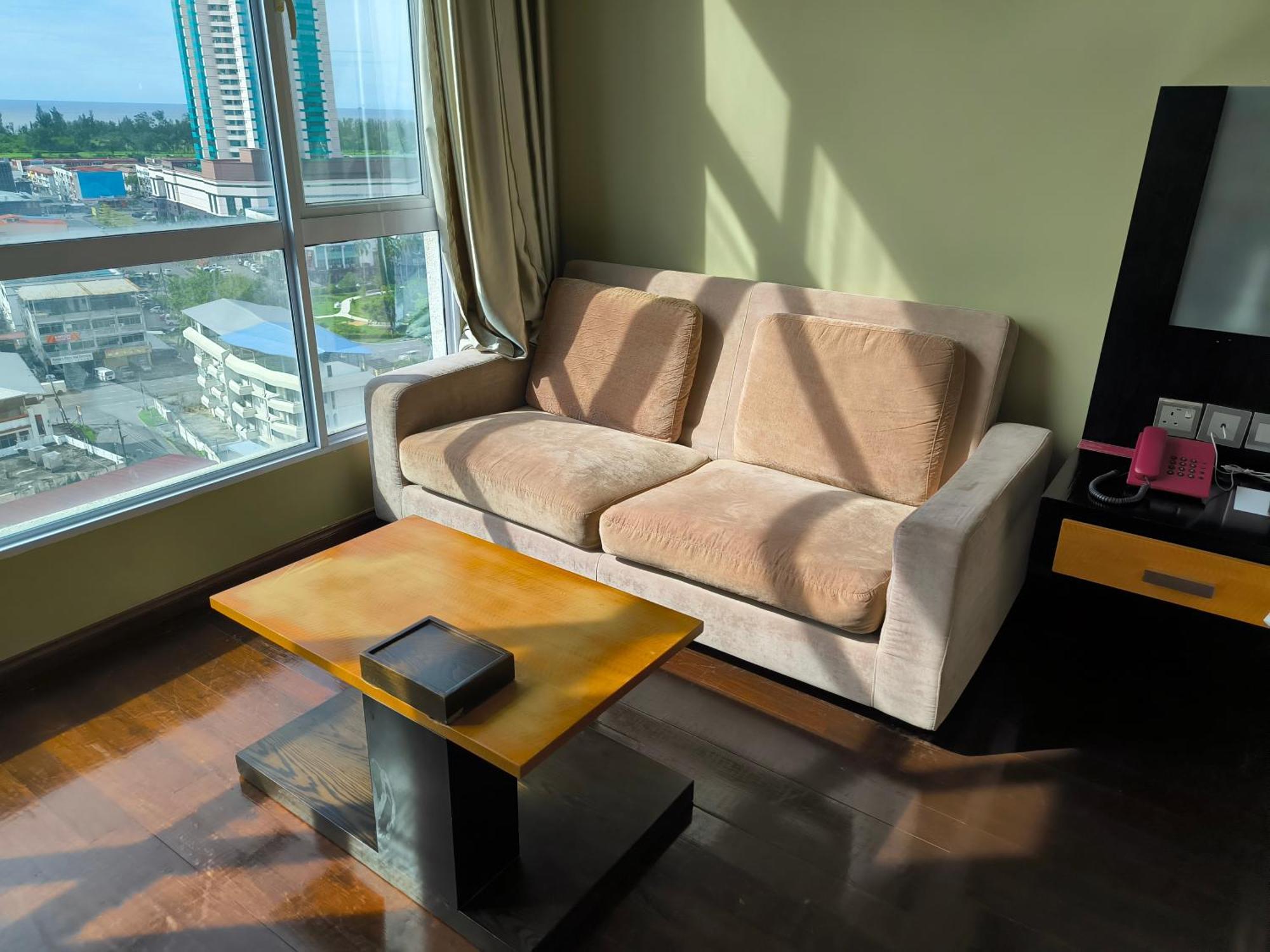 Meritz Hotel Miri Bagian luar foto