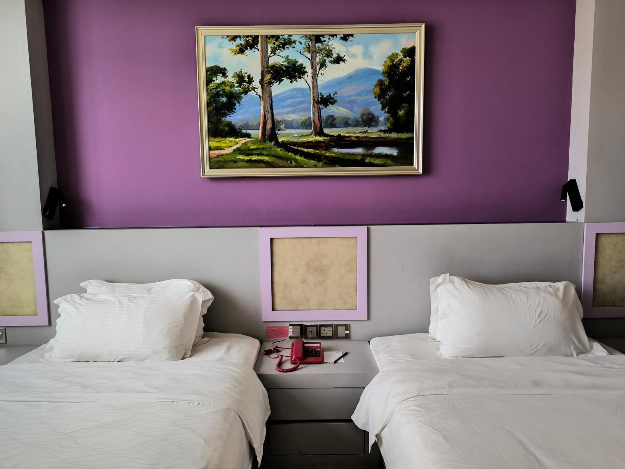 Meritz Hotel Miri Bagian luar foto