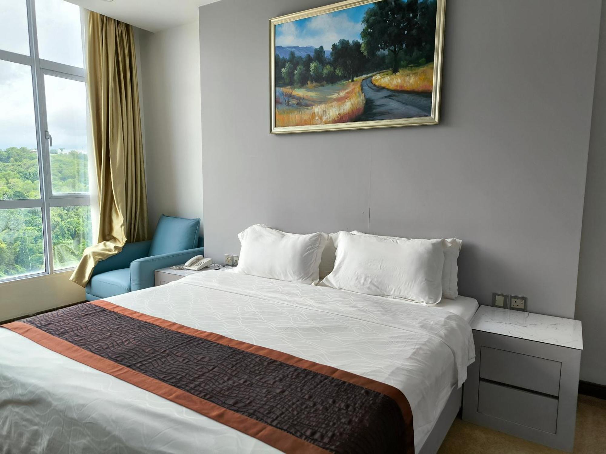 Meritz Hotel Miri Bagian luar foto