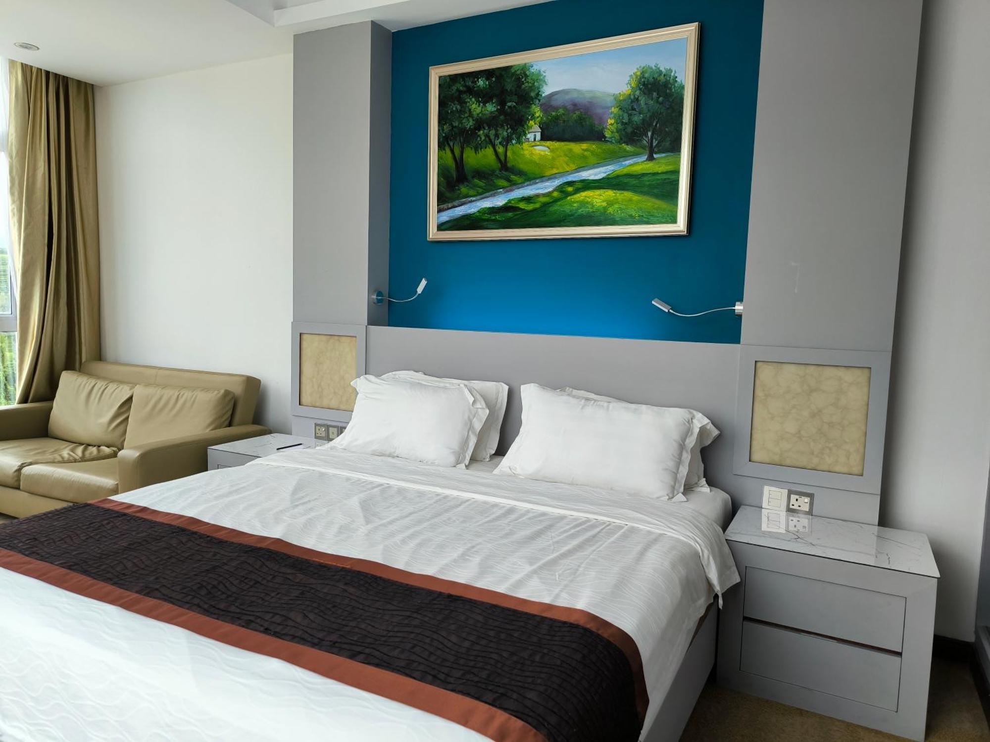 Meritz Hotel Miri Bagian luar foto