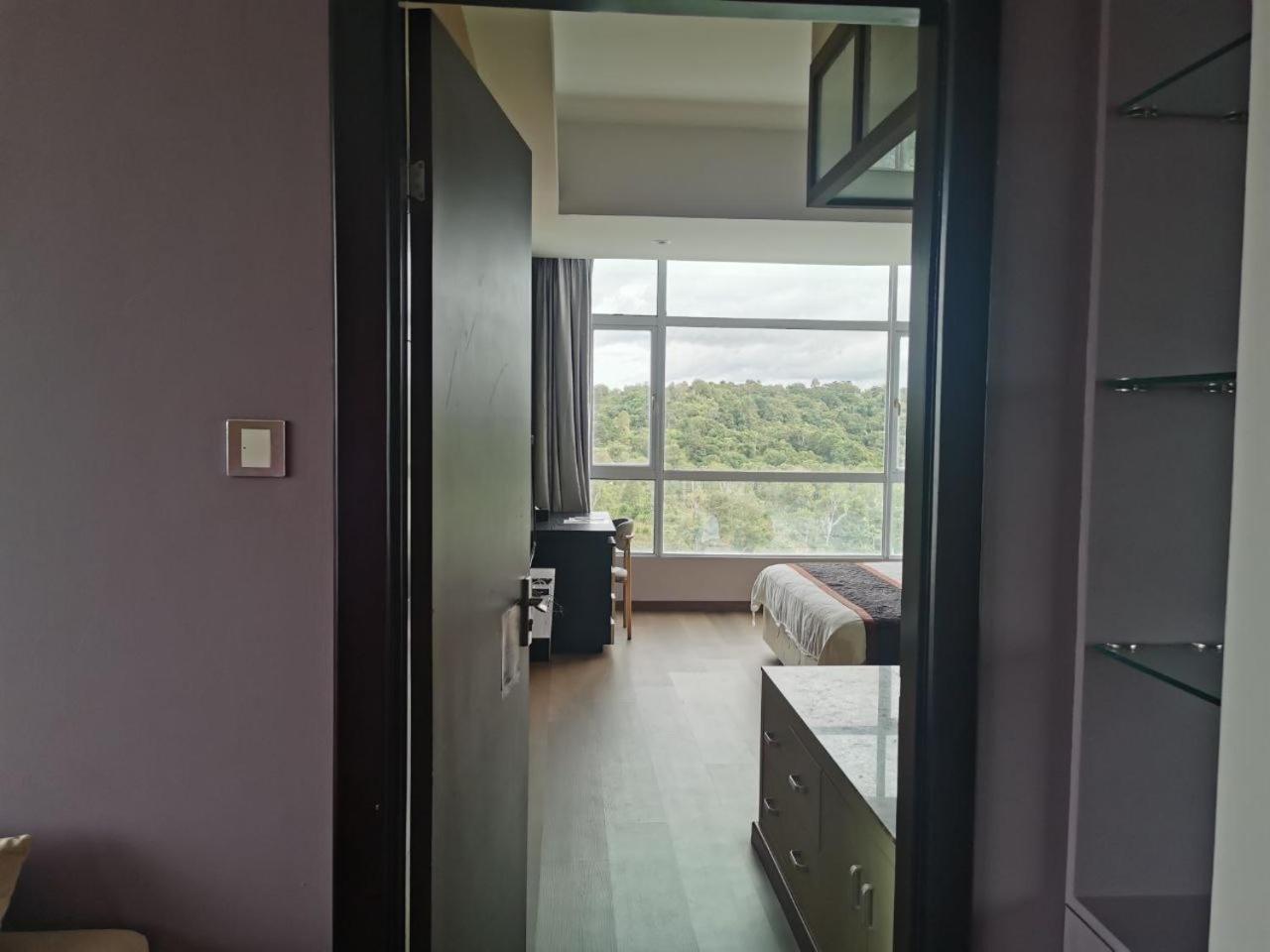 Meritz Hotel Miri Bagian luar foto