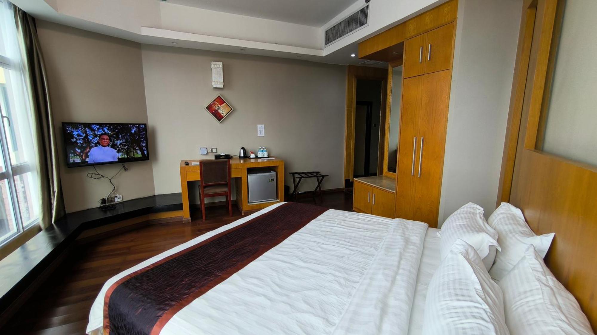 Meritz Hotel Miri Bagian luar foto