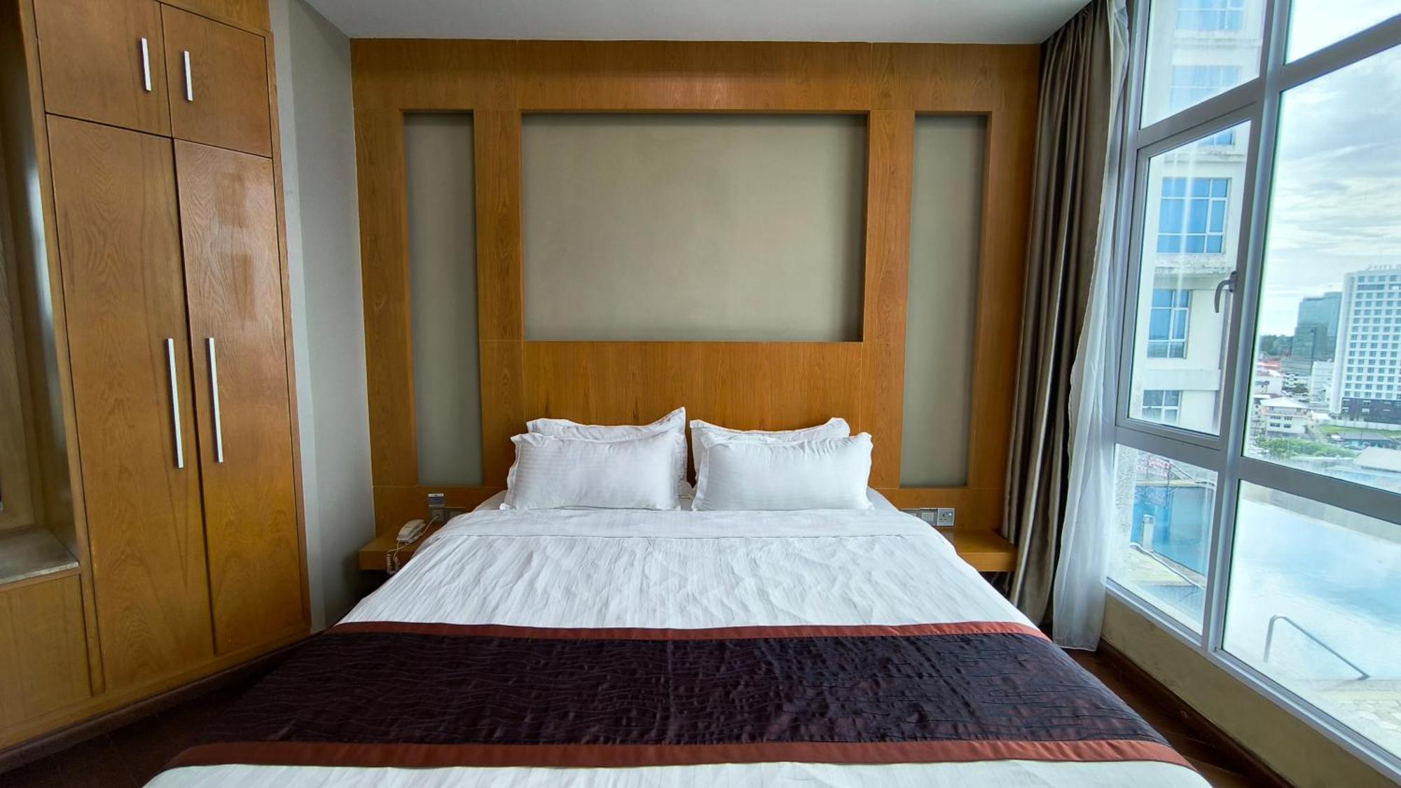 Meritz Hotel Miri Bagian luar foto