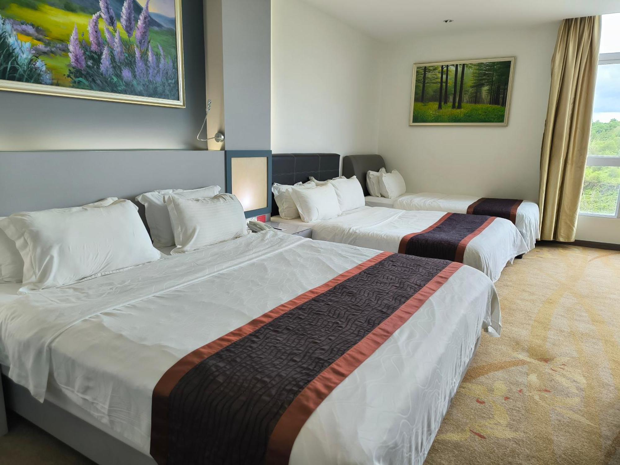 Meritz Hotel Miri Bagian luar foto