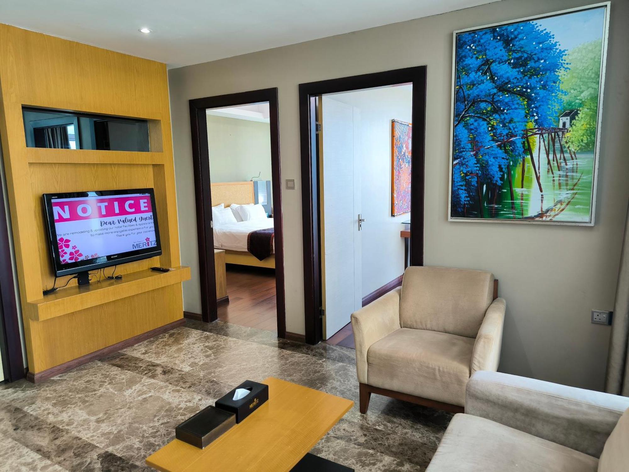 Meritz Hotel Miri Bagian luar foto