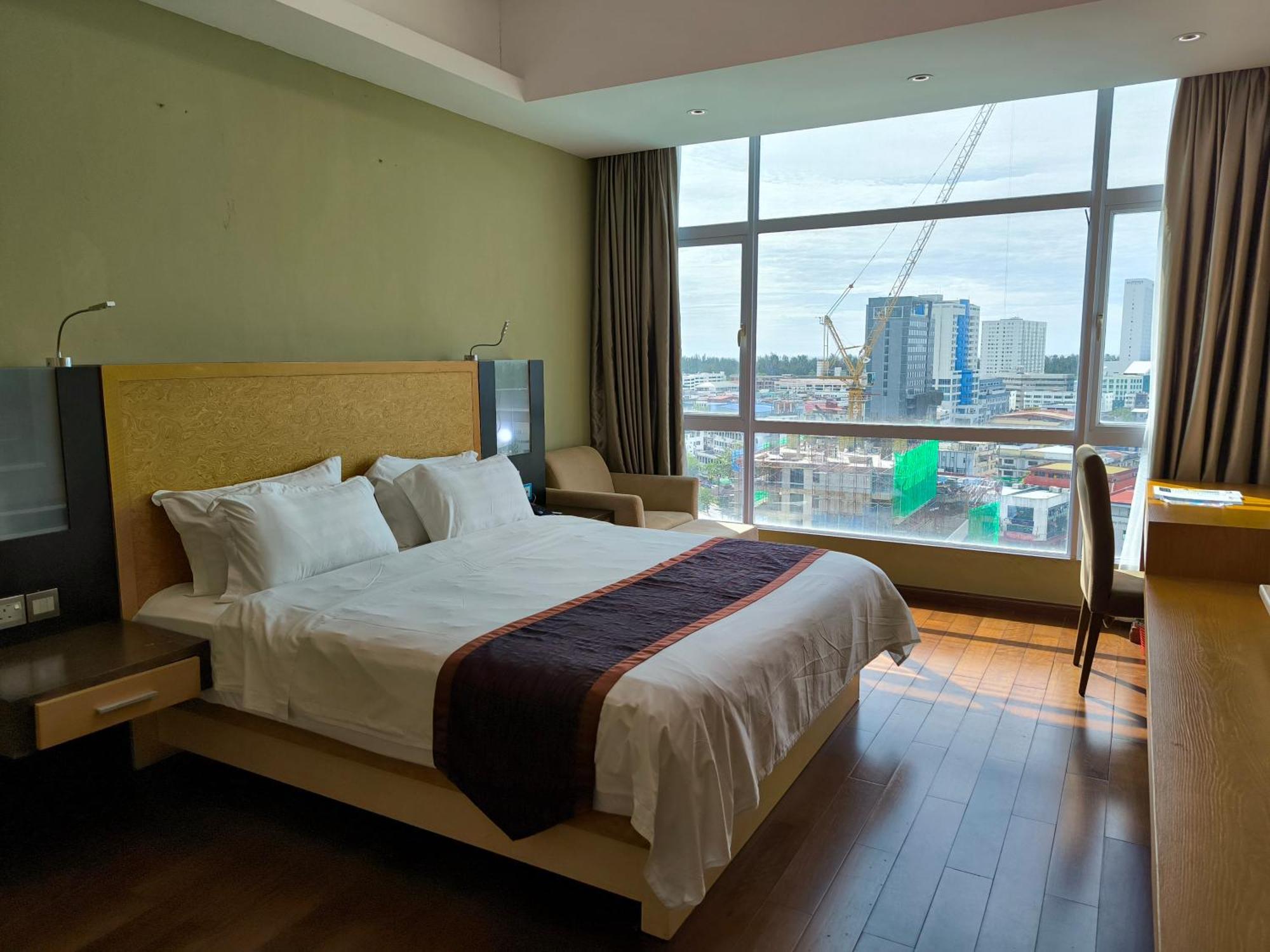 Meritz Hotel Miri Bagian luar foto