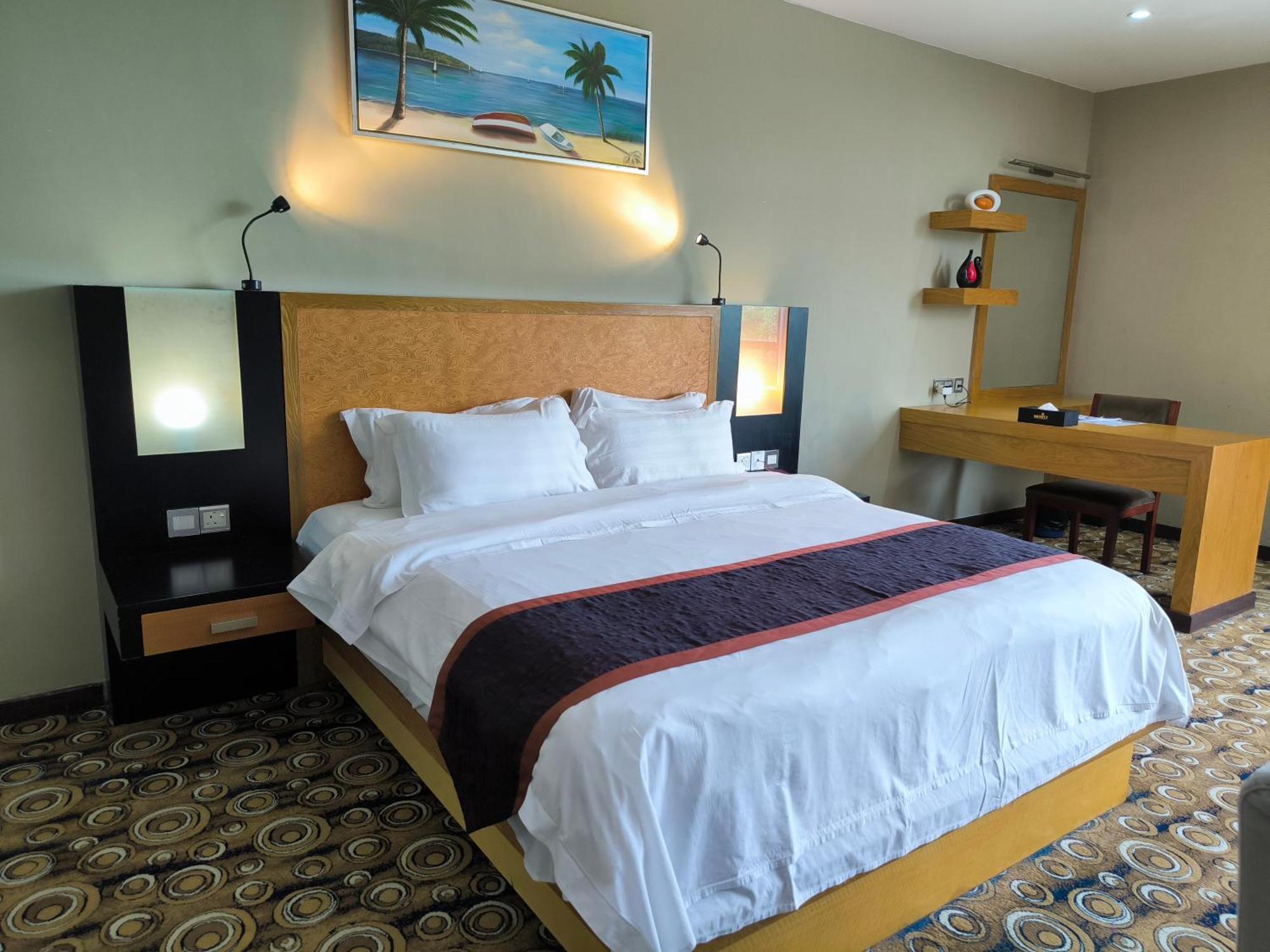 Meritz Hotel Miri Bagian luar foto