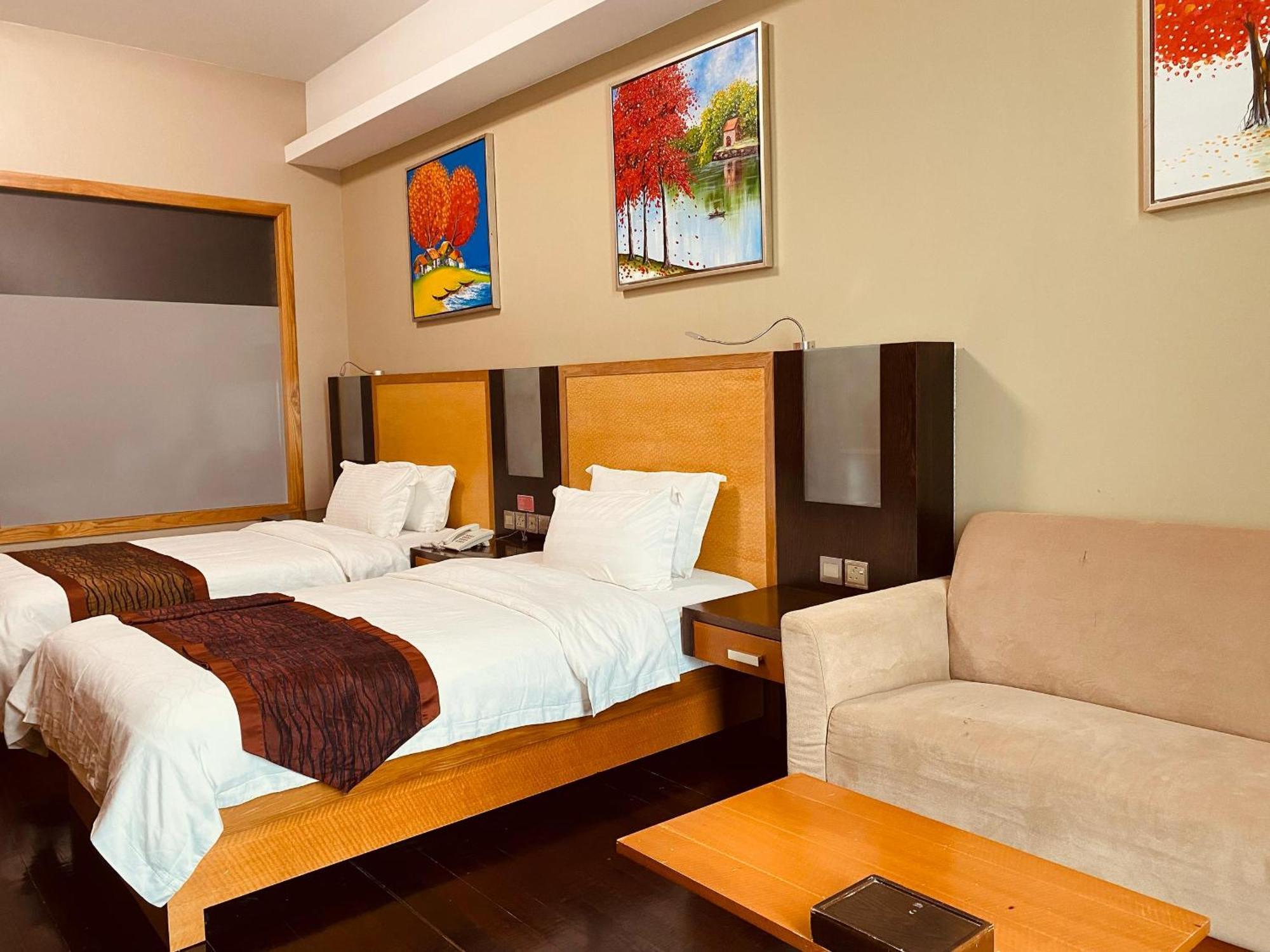 Meritz Hotel Miri Bagian luar foto