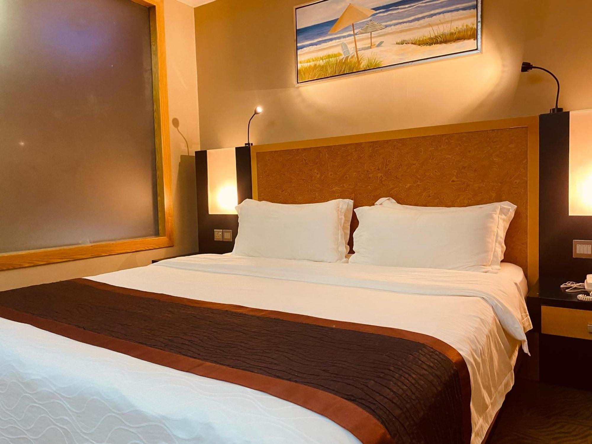 Meritz Hotel Miri Bagian luar foto