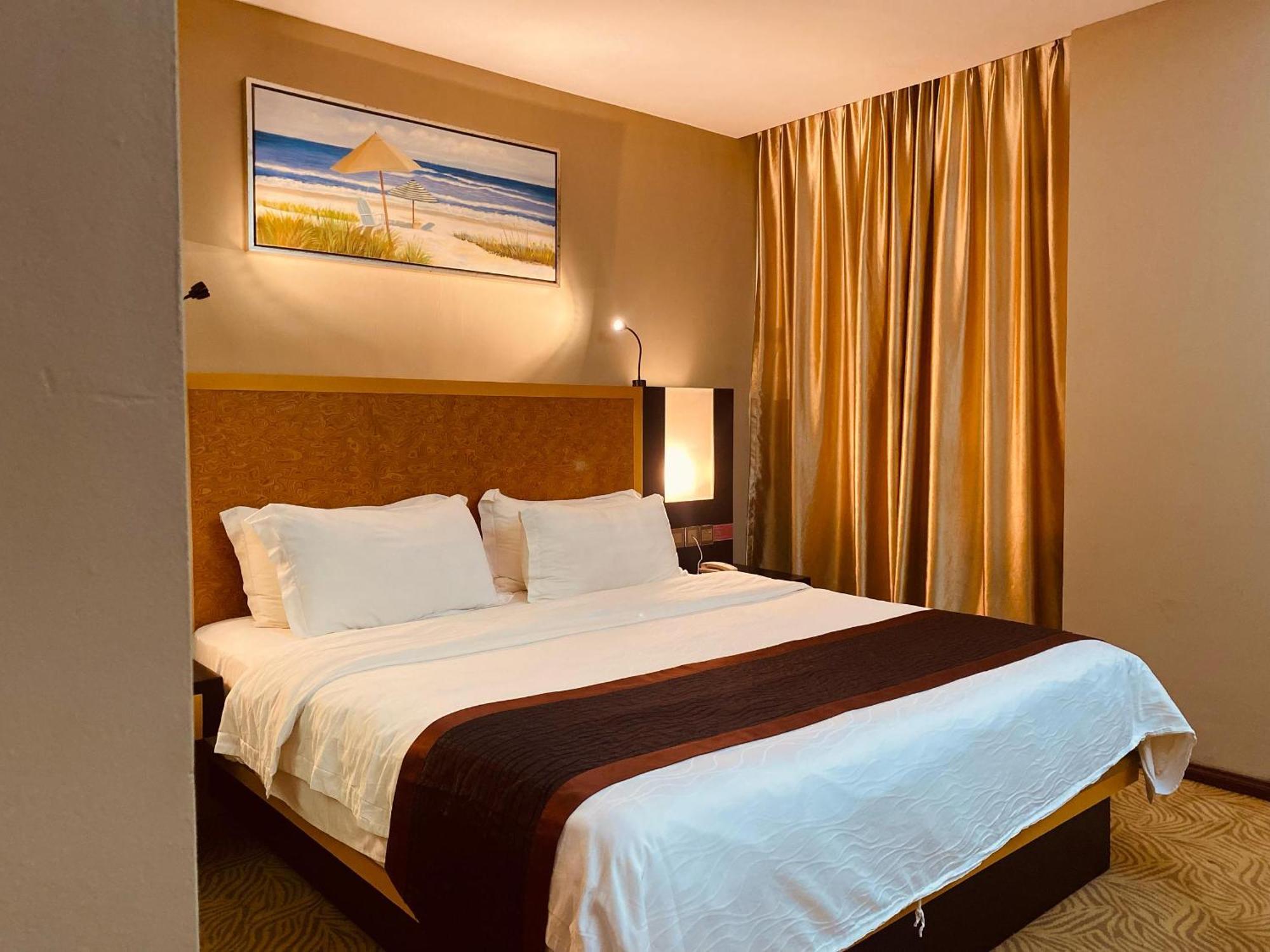 Meritz Hotel Miri Bagian luar foto