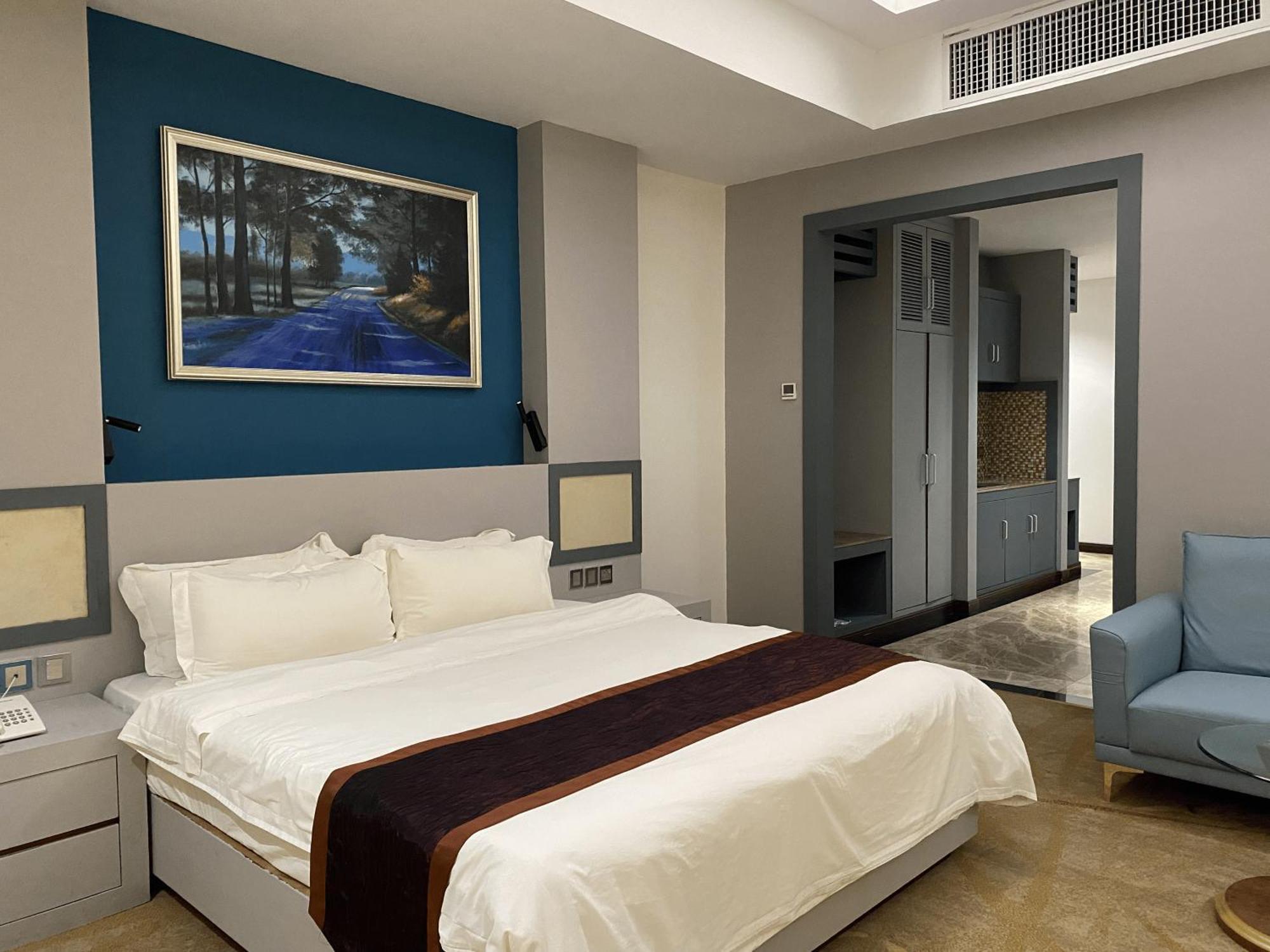 Meritz Hotel Miri Bagian luar foto